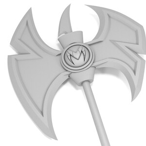 K&ouml;nnte beinhalten: Hellgraue Fantasy-Axt mit doppelklingigem Kopf und langem Stiel. Der Axtkopf weist ein stilisiertes Design mit einem zentralen Emblem auf. Das Gesamtdesign ist symmetrisch und scheint ein 3D-Rendering zu sein.