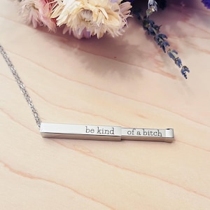 Collar de barra con mensaje oculto / Sé un poco... p*ta / Sé un poco... idiota