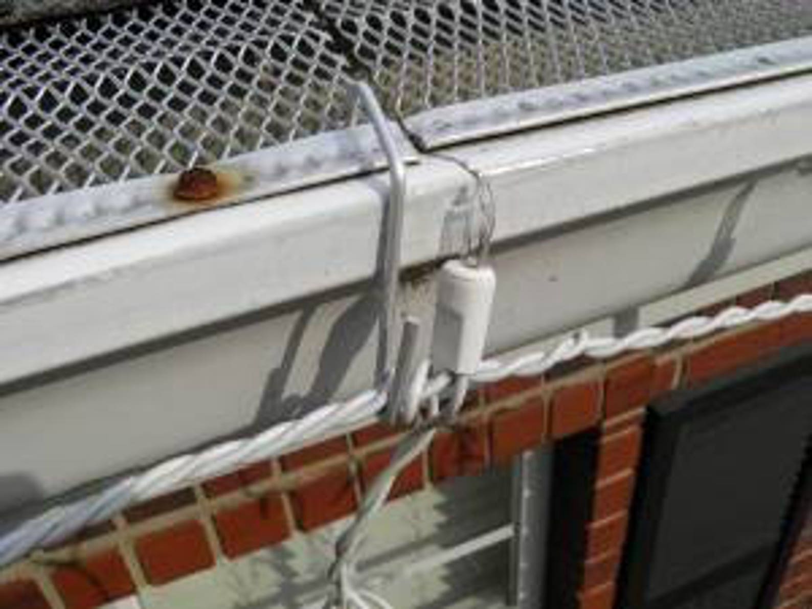 50 Ct White Christmas Hookchristmas Light Hanger for Gutters With Mesh