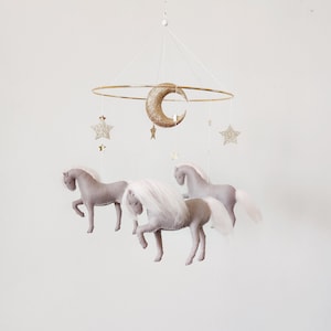 Horse Baby Mobile - Baby Girl Mobile - Moon Baby Crib Mobile - Grey Mobile para guardería - Grey Pink Nursery Mobile - Regalo de baby shower