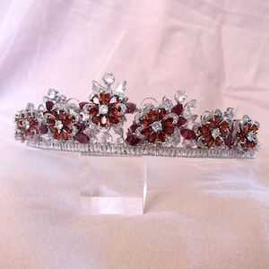 Handgemachte Granat Hochzeit Tiara - Edelstein rot lila Krone Kristall Bridgerton Zirkonia silber - handgefertigter Festzug Regency Haarschmuck
