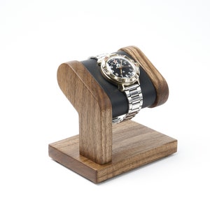 Support de montre en bois pour homme, support de montre moderne en bois de noyer avec un coussin noir doux