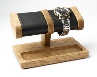 Soporte de madera para reloj de hombre con espacio para guardar joyas.