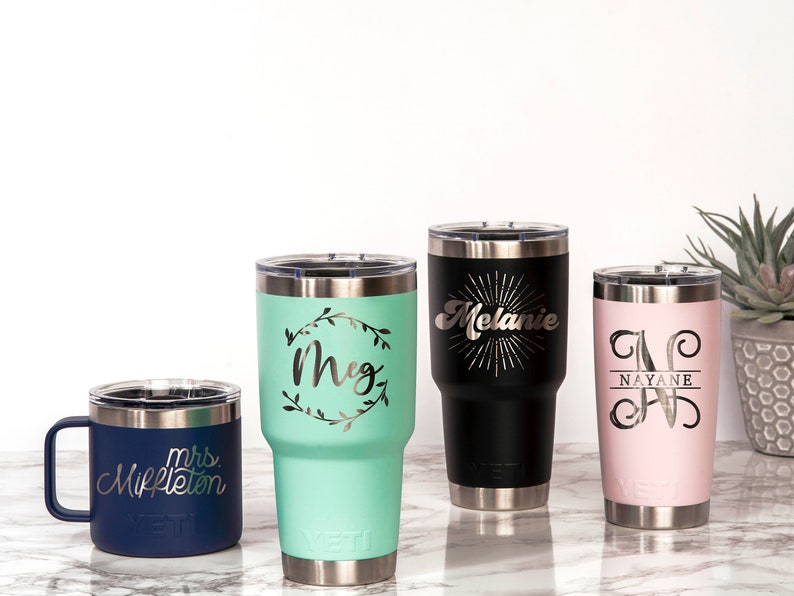 Vaso YETI personalizado de 30 oz / 20 oz con tapa Magslider / Auténtico YETI Rambler grabado con láser / Taza con nombre personalizado para regalo de Navidad imagen 2