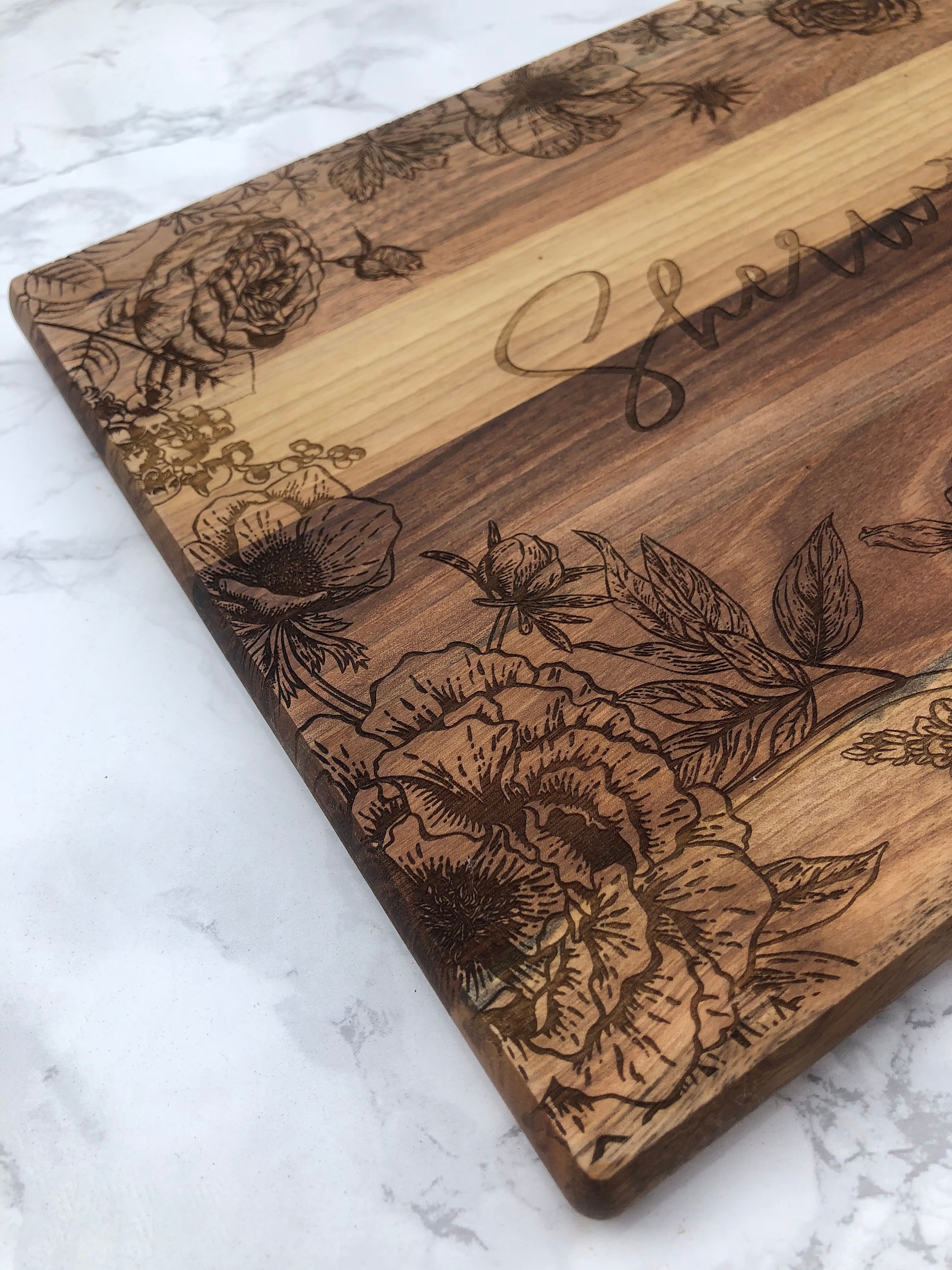 Custom Engraved Walnut Cutting Board with Stunning Florals / | Etsy