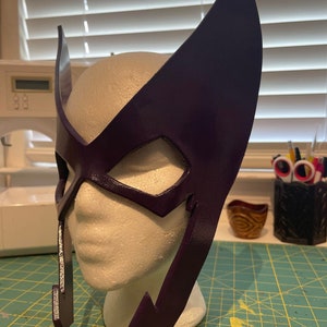 Modelo de máscara de caçadora da DC Comics