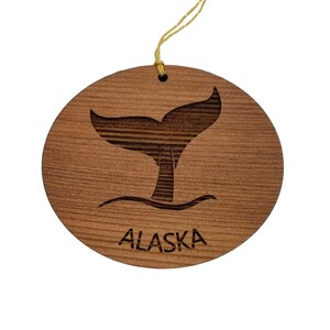 Ornement Alaska - Ornement en bois fait main - AK Whale Tail Whale Watching - Ornement de Noël 3 pouces