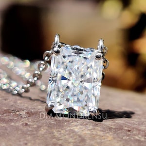 Oprawa druciana 2,33 CT Radiant Cut Solitaire Moissanite Pendant, Charm Wedding Pendant, Anniversary Gift Pendant, White Gold Pendant