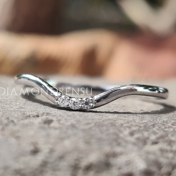 Dainty Curved Band | 0.05CT Round Moissanite Band | Wedding Band | Bridal Set | Stackable Band | Colorless Moissanite Band | Solid Gold Band