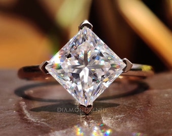 Diagonale prinses geslepen Moissanite solitaire verlovingsring, briljantgeslepen moissaniet trouwring voor haar, handgemaakte ring door Diamondrensu