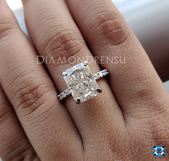 Moissanite Favolosa Fancy 0,69 Ct - Synthétique, Neuf Sans Boîte