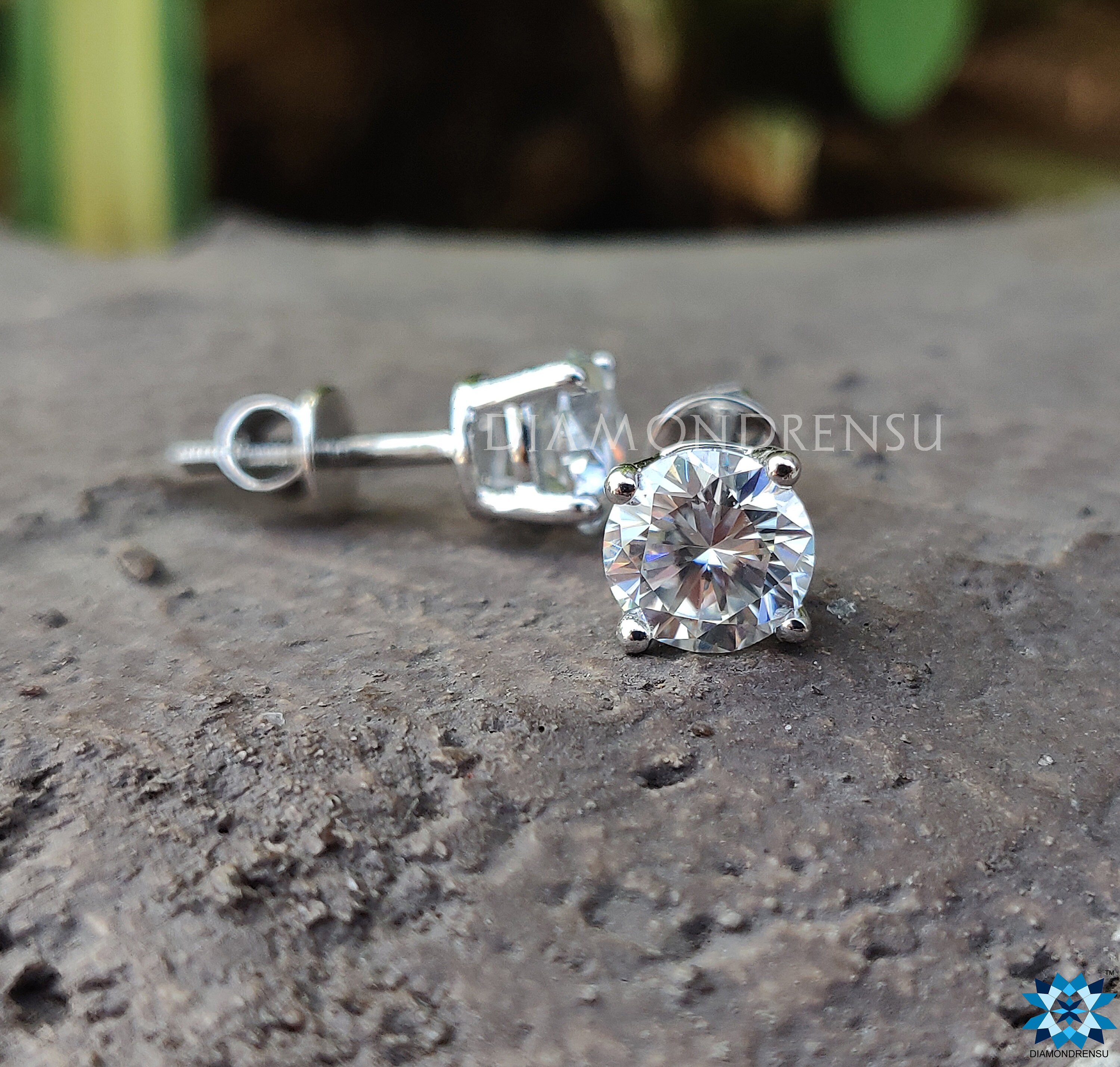 Details about 2.00 ct vvs1/Gift Auriane Next to White Moissanite Diamond Stud Earrings Details about 2.00 ct vvs1/Gift Auriane Next to White Moissanite Diamond Stud Earrings