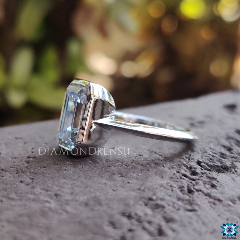 Bezel setting ring offers a modern and secure look.