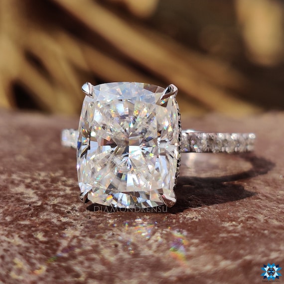 Colorless moissanite engagement rings hot sale