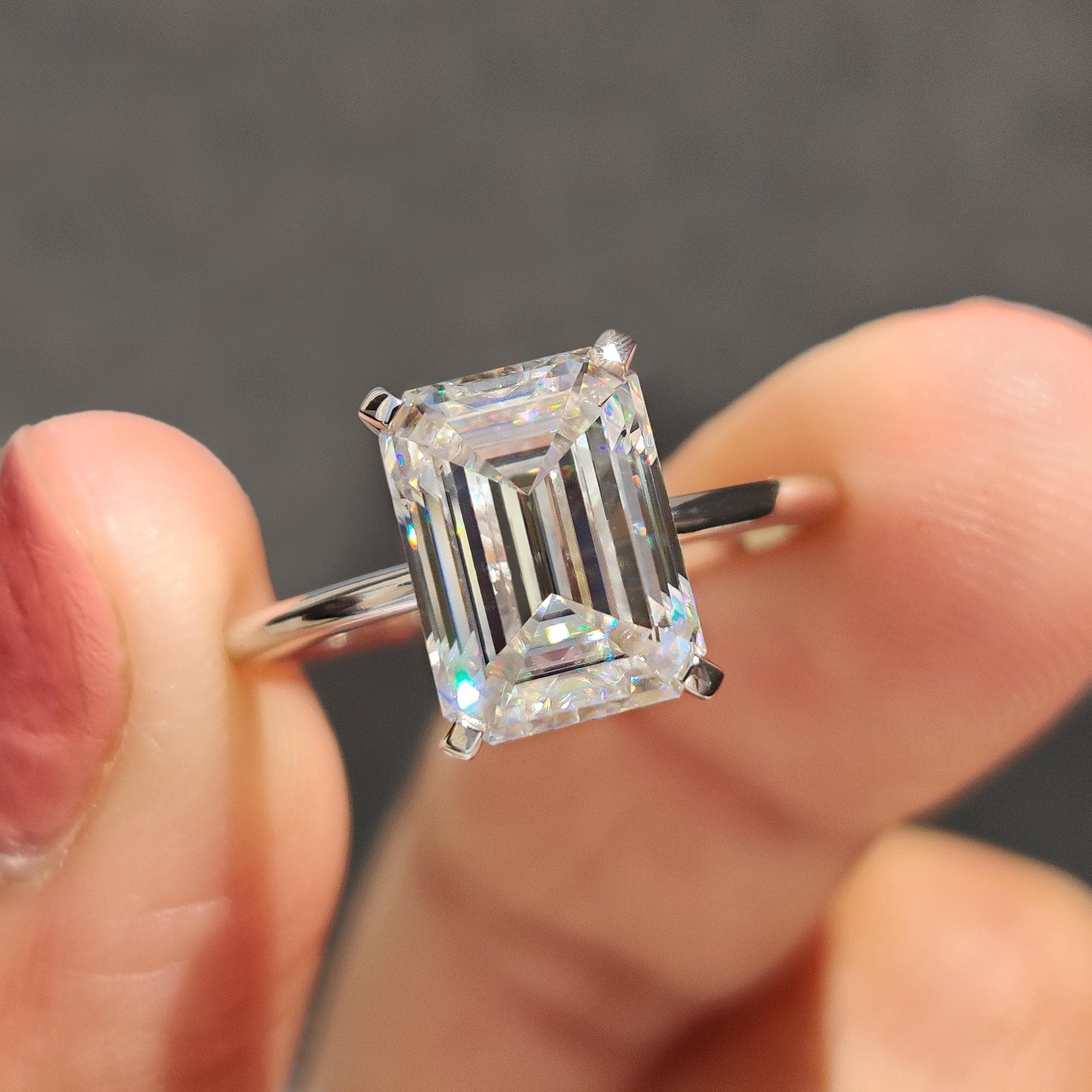 エメラルドカットのモアッサナイトソリティア結婚指輪（女性用）、3