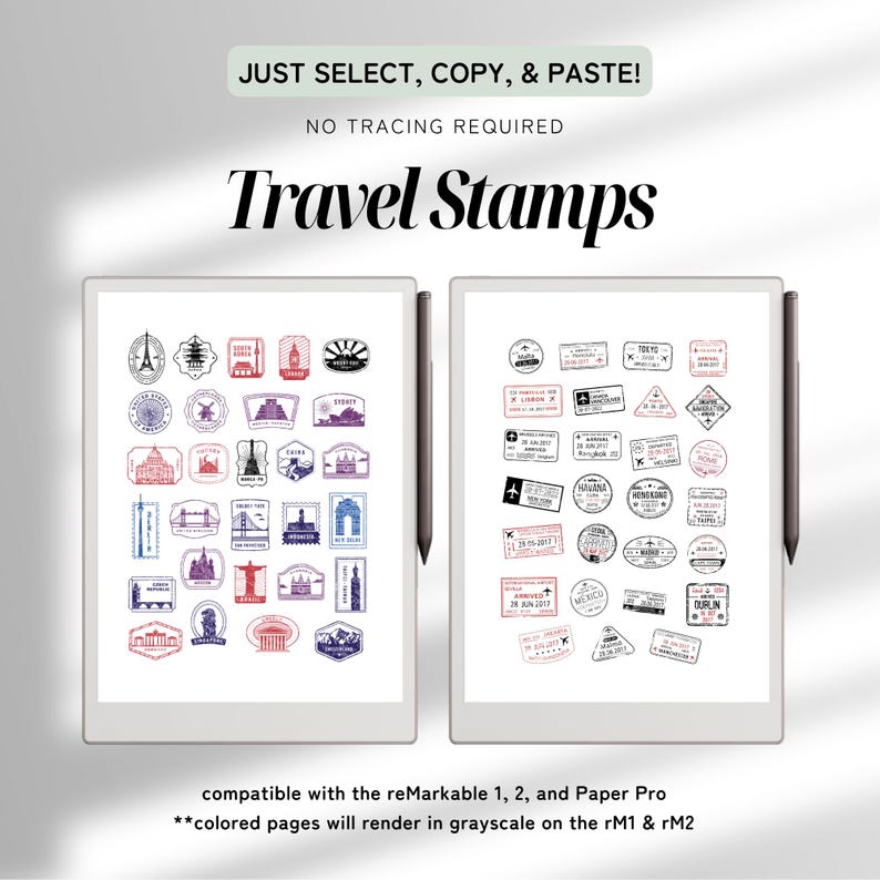 Pu&ograve; includere: Due tablet digitali mostrano disegni di timbri da viaggio. Un tablet mostra timbri colorati, l'altro in bianco e nero. Il testo recita "Travel Stamps", "Just Select, Copy, & Paste!" e informazioni sulla compatibilit&agrave;.