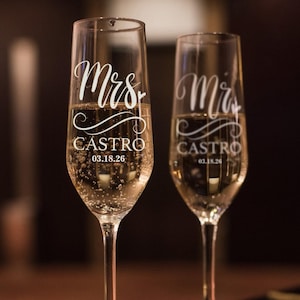 Champagne Flutes Set of 2, Wedding Glasses for Bride and Groom, Wedding Decor Mr and Mrs Toasting Glasses, Champagne Glasses for Wedding