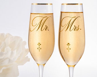 Wedding Champagne Glasses, Set of 2 - Champagne Flutes, Wedding Gifts, Mr and Mrs Toasting Glasses, Wedding Decor, Bride and Groom