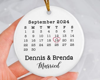 Married Ornament, Wedding Gift for Couples, Wedding Date Ornament, Anniversary Gift, Our First Christmas, Newlywed Gift, Engagement Gift