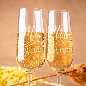 Set of 2, Mr. Mrs. Wedding Champagne Flutes, Personalized Champagne Flute Wedding Favors, Custom Bride and Groom Champagne Glasses