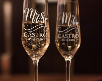 Champagne Flutes Set of 2, Wedding Glasses for Bride and Groom, Wedding Decor Mr and Mrs Toasting Glasses, Champagne Glasses for Wedding