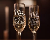 Set of 2, Wedding Champagne Flutes, Mr and Mrs Personalized Champagne Glasses, Wedding Toasting Flutes, Wedding Favors, Gift for Couples