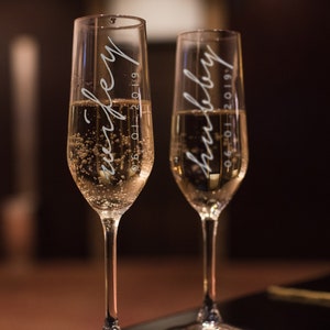 Bride & Groom Personalized Champagne Flutes Set of 2 / Christmas Gift