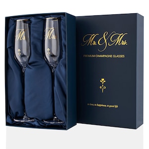 Set of 2 Wedding Champagne Flutes • Wedding Gift for Mr & Mrs • Gold Letter Champagne Glasses • Wedding Toasting Flutes • Wedding Favors