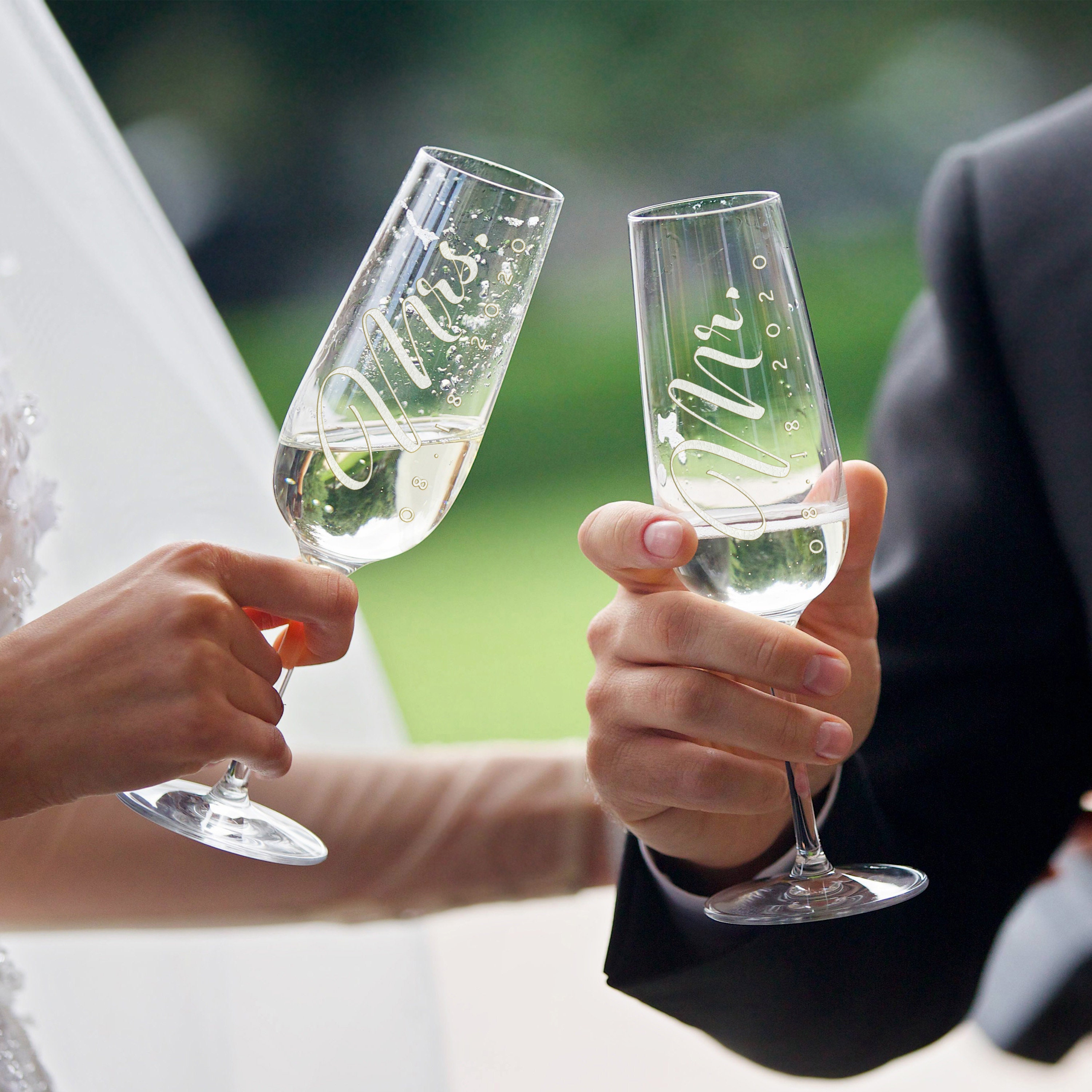 Mr and Mrs - Copas de champán personalizadas, copas para brindis de boda,  copas de flauta grabadas con texto en inglés His Her Her, vasos para