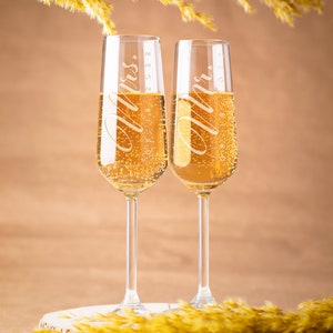 Wedding Gift and Decor, Set of 2 Champagne Flutes Personalized, Wedding Champagne Toasting Flute for Mr and Mrs, Champagne Glasses image 10