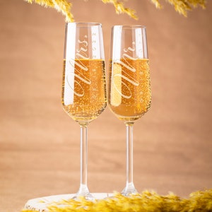 Wedding Champagne Flutes, Mr and Mrs Personalized Champagne Glass Set of 2, Wedding Toasting Flutes, Wedding Flute, Gift for Couples image 8