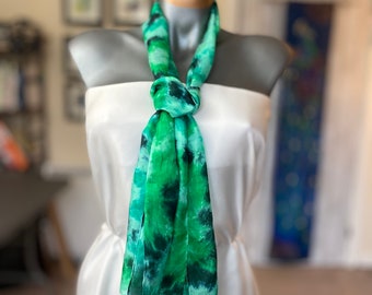 彼女のためのカスタムギフト - 職人が作った Cherish Your Essence シルクスカーフコレクション。Wabi-Sabi シルクスカーフ。ユニークなスコットランドと中国の融合