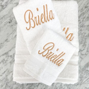 Serviette de bain monogramme, personnalisée / brodée, fête des mères, grand-mère, serviette monogrammée personnalisée, serviette de toilette, débarbouillette / bain personnalisée, maman