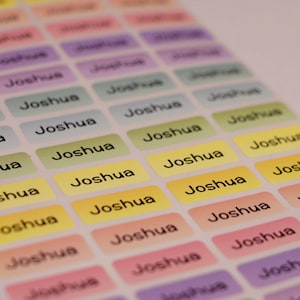 132 étiquettes nominatives autocollantes pour enfants, étiquettes arc-en-ciel personnalisées imperméables à l'eau pour garderie, porte-nom enfants, autocollants nominatifs en vinyle, PETIT