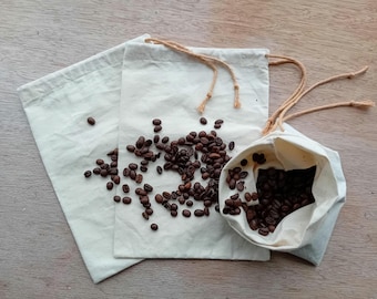 Saco de algodão reutilizável para frutas e verduras, com cordão, ideal para armazenamento ecológico.