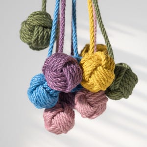 Colorful Rope Ball Cat Toy – Interactive Yarn Ball for Cats, Natural Handmade Kitten Toy, Playtime Enrichment, Pet Gift for Cat Lovers