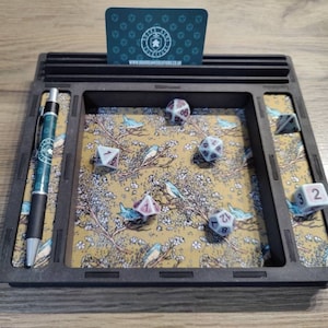 Motif à ressort : plateau de dés tout-en-un avec porte-cartes et étagères, plateau de joueur individuel pour le jeu sur table, système complet de plateaux de joueur D&D