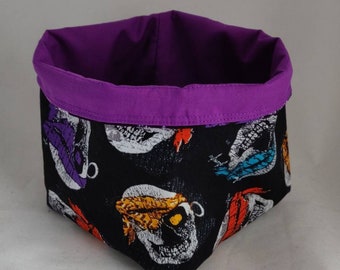 Pirate Dice Bag - Pirates Tile Pouch - Skulls Token Storage - Bag for Dice - Drawstring Cotton Bag - Bag of Holding - D&D Gift for Gamers