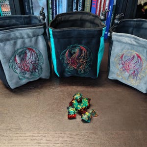 Torba Dragon Premium z haftem i pluszową podszewką zamszową, kwadratowa podstawa, worek ze ściągaczem na kości do gier D&D, RPG, gier planszowych, prezentów na wieczór gier