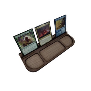 Porta-cartas de jogo de tabuleiro de nogueira com bandeja, trilho para cartas de jogo de mesa, organizador de painel de jogador de madeira, cartas de tarô de contadores/componentes, presente