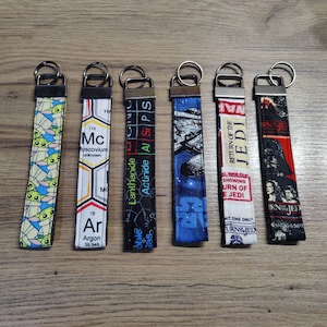 Llavero de tela con diseño de ciencia ficción, llavero con correa de tela para la muñeca, anilla dividida para llaves, bolsos, tarjetas de identificación, chaquetas, medias navideñas de regalo
