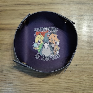 Bandeja para dados de Dungeons and Horses, bandeja para dados de neopreno suave, bandeja para dados plegable y plegable para D&D, bandeja para dados portátil y liviana, regalo para juegos de mesa