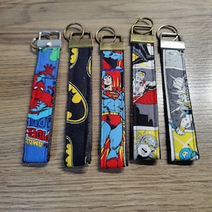 Llavero de tela con forma de cómic, llavero con correa de tela para la muñeca, anilla dividida para llaves, bolsos, tarjetas de identificación, chaquetas, regalo de media navideña