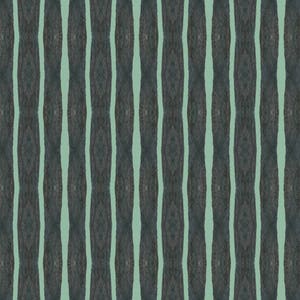 Puede incluir: Un patrón sin costuras con rayas verticales en tonos de verde y gris. Las rayas son ligeramente onduladas y tienen un aspecto texturizado.