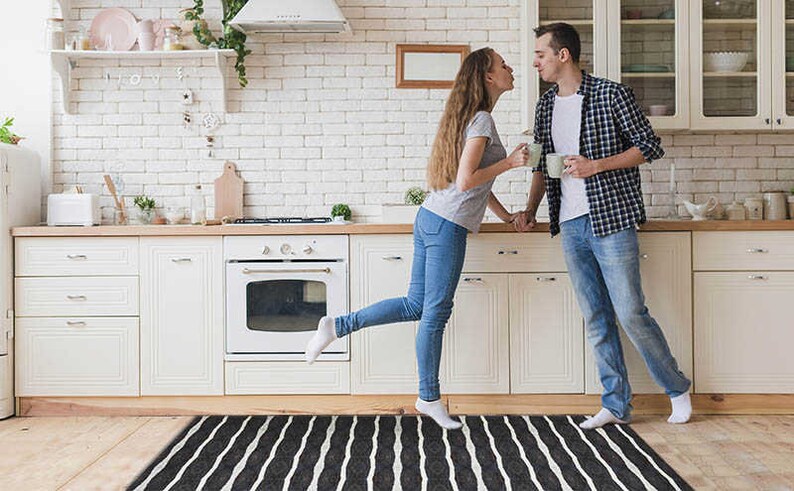 Striped Black and White PVC Mat Modern Outdoor Rug Black Vinyl Floor Mats Area Rug Non Slip Bath Mat Linoleum Rug Alfombras Vinilo