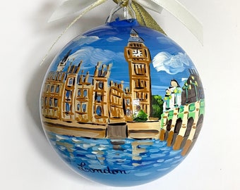 Londra ornamento dipinto a mano su pallina di vetro. Regalo originale per amanti viaggi in capitali europee, viaggiatori, amici e colleghi.