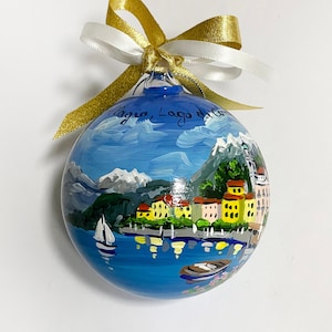 Bellagio Lago di Como, Italia. Palla di Natale dipinta a mano, personalizzata con nomi e frase scritta. Ricordo di fidanzamento o viaggio.
