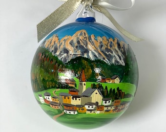 Italian Alps, Val di Funes. Personalized ornament with mountain village, gift for travelers, travel souvenir in Italy.