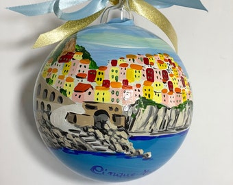 Cinque Terre personalized ornament, hand painted italian gifts for travel lovers in Italy. Gift for dear friends, relatives, in-laws parents