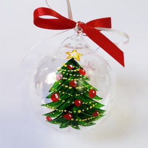 Pallina di vetro dipinta a mano con albero di Natale e nome personalizzato. Regalo simpatico per le feste natalizie, segnaposto cena Vigilia